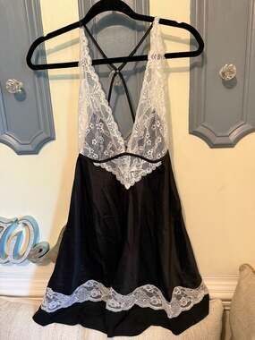Jezebel Women's Lace Trim Satin Chemise Slip Dress Black/White Style 999909